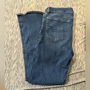 Women’s American Eagle skinny kick jeans
